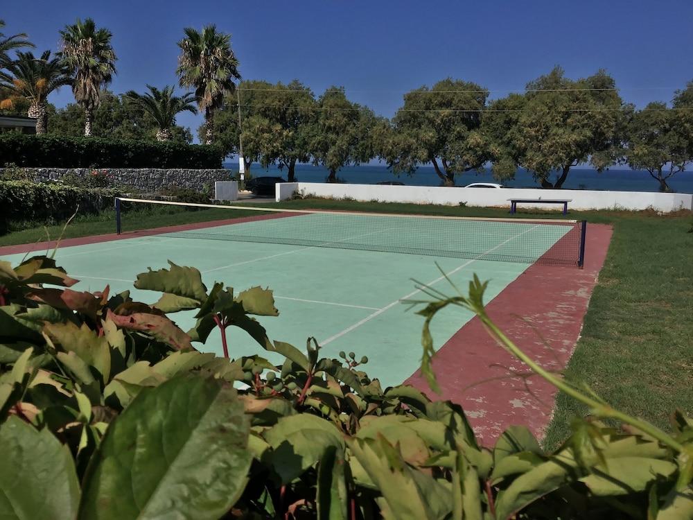 Hotel Oasis Kyparissia Exterior foto