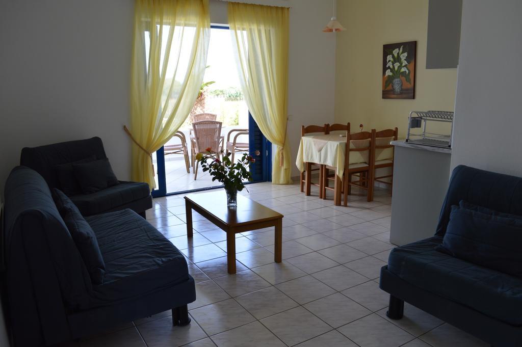 Hotel Oasis Kyparissia Exterior foto