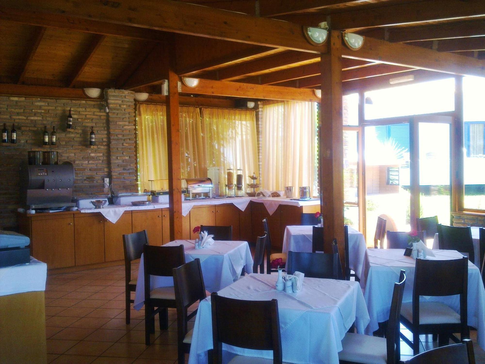 Hotel Oasis Kyparissia Exterior foto