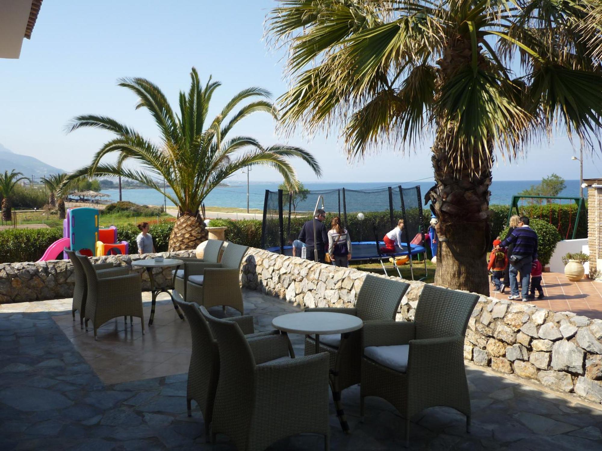 Hotel Oasis Kyparissia Exterior foto