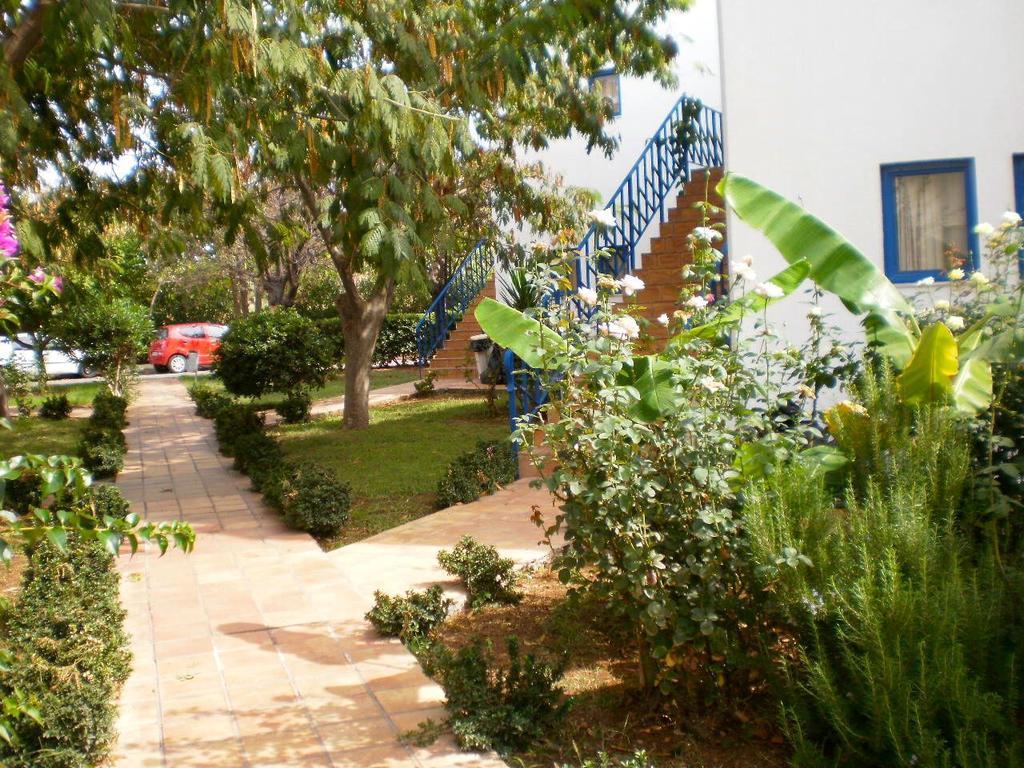 Hotel Oasis Kyparissia Exterior foto