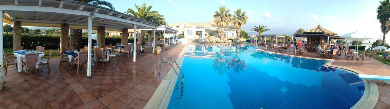 Hotel Oasis Kyparissia Exterior foto